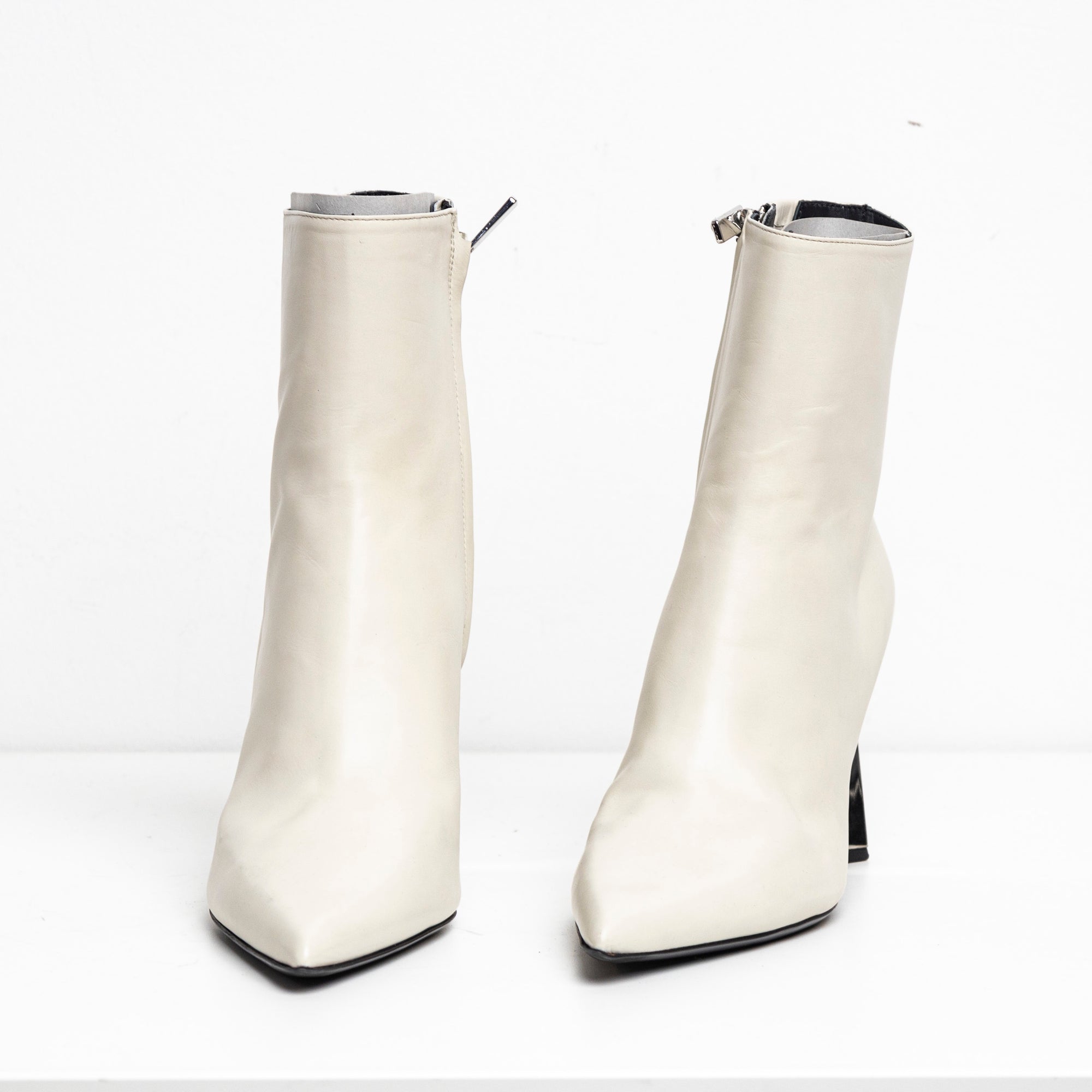 Prism Boots White EU40 #1 (Like New)