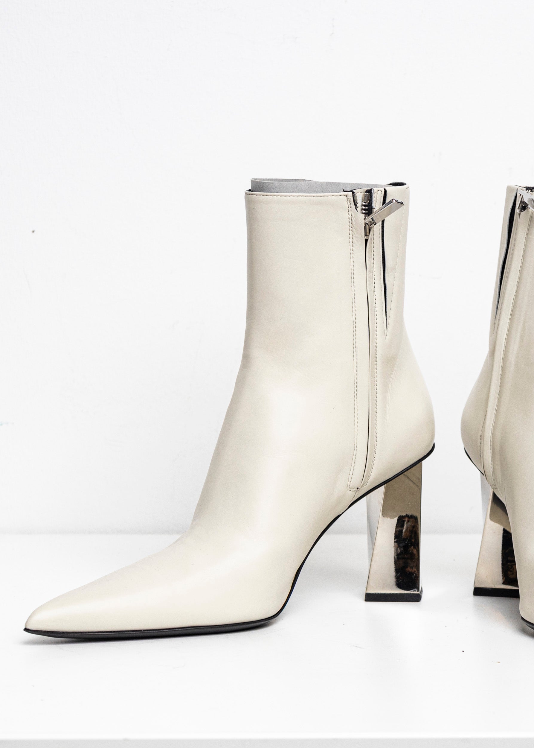 Prism Boots White EU40 #1 (Like New)