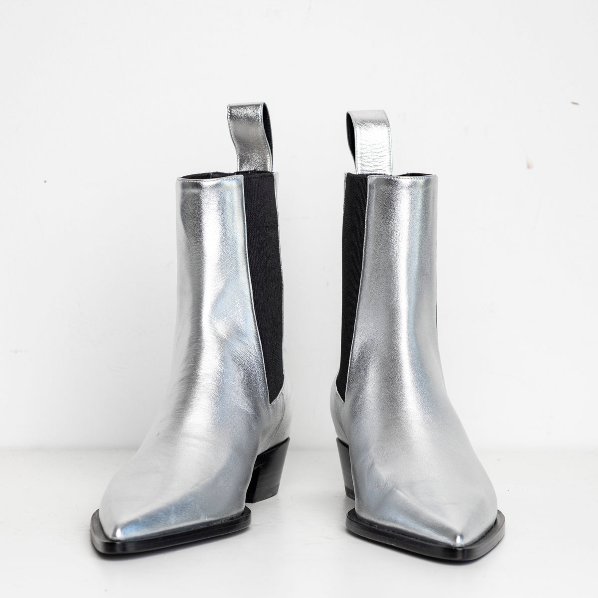 Sharp Chelsea Boots Silver EU40 (Like New)