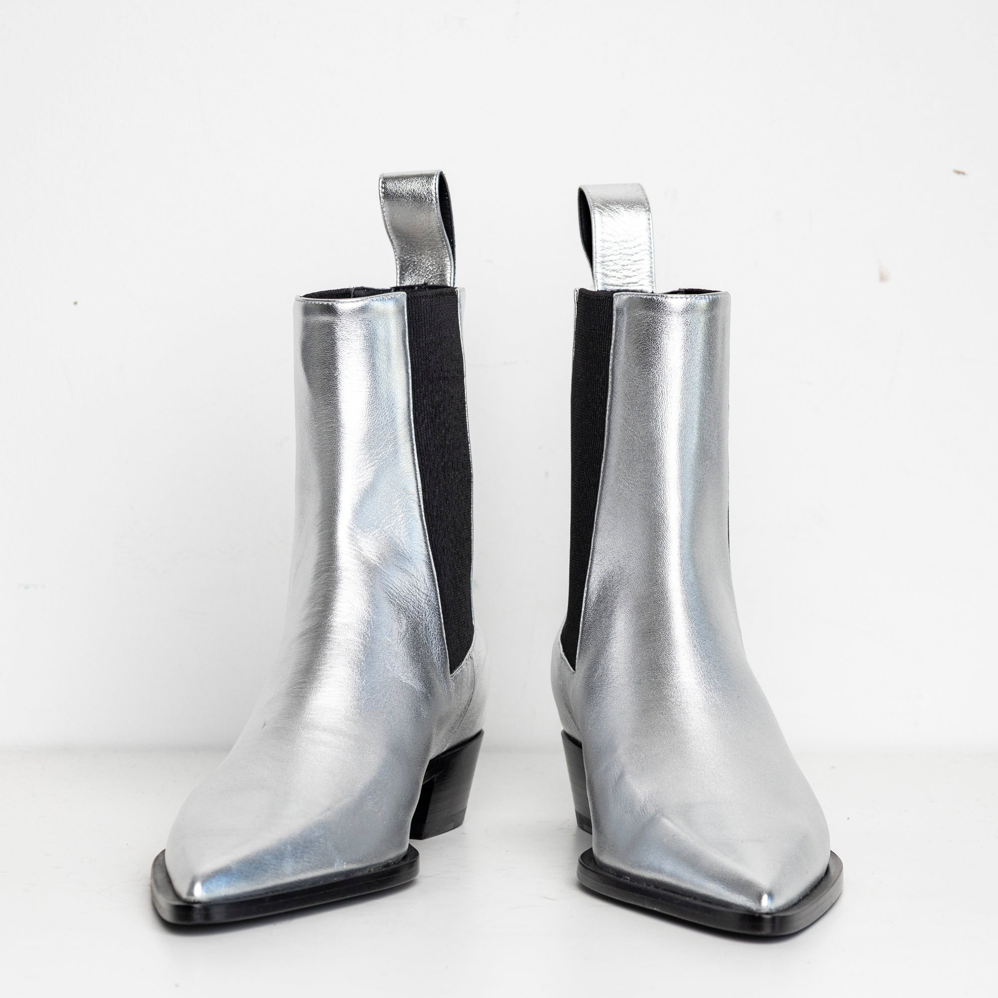 Sharp Chelsea Boots Silver EU40 (Like New)