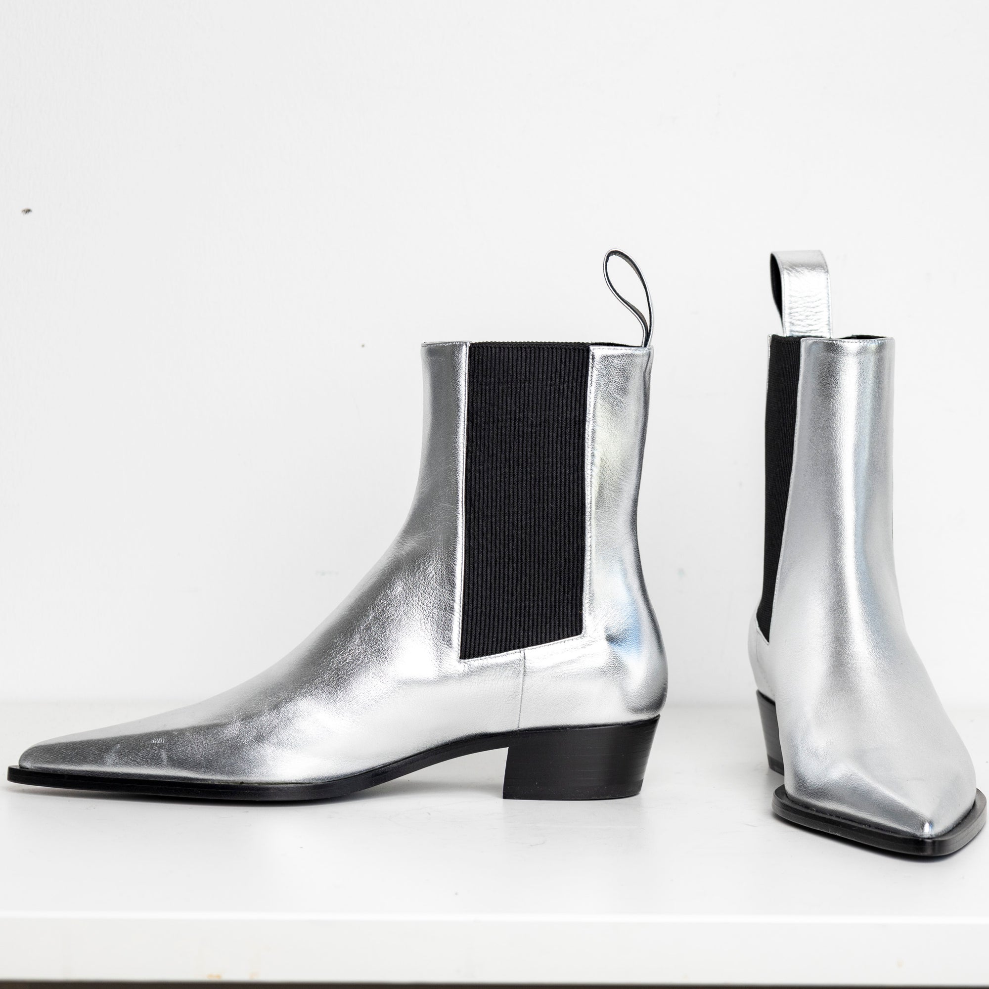 Sharp Chelsea Boots Silver EU40 (Like New)
