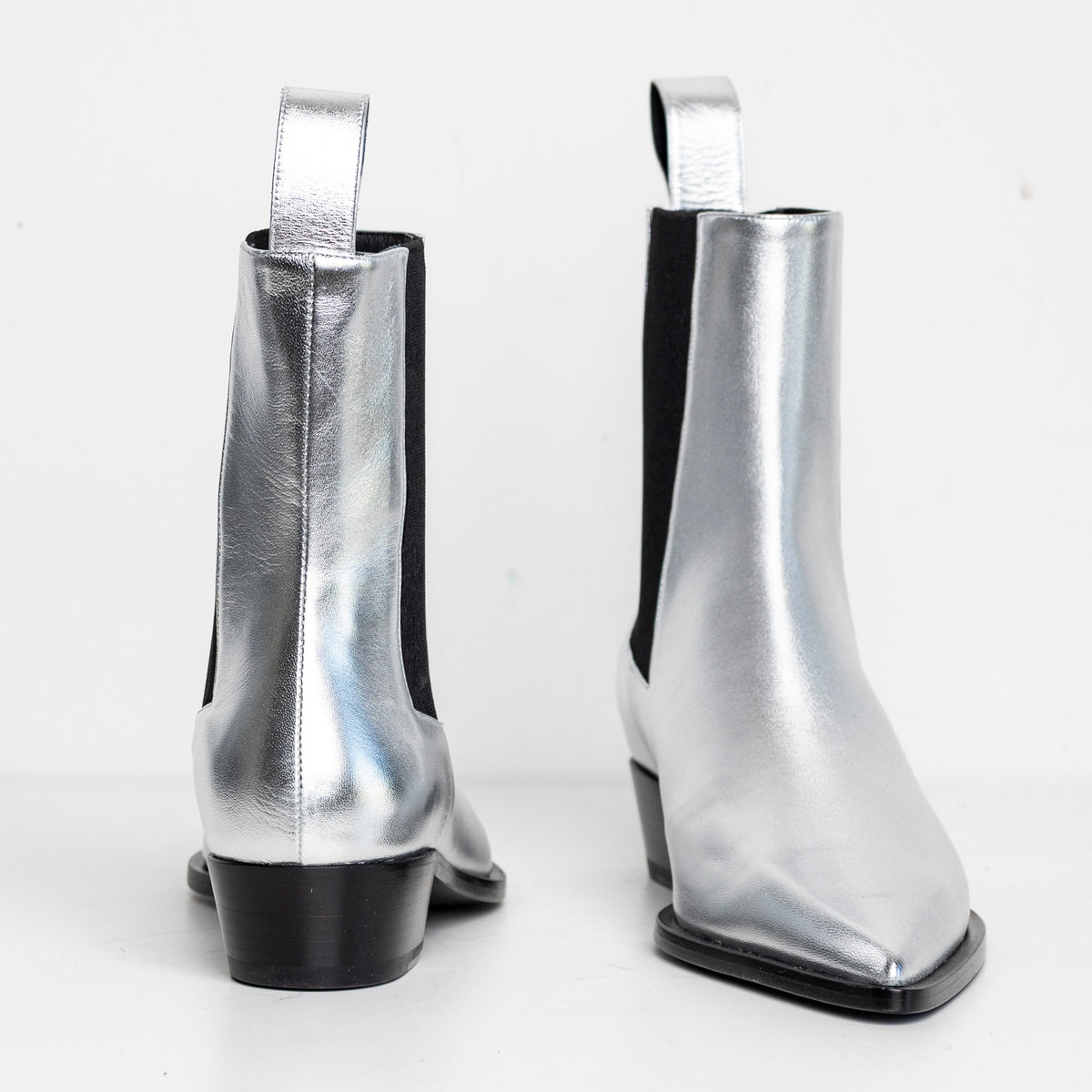 Sharp Chelsea Boots Silver EU40 (Like New)