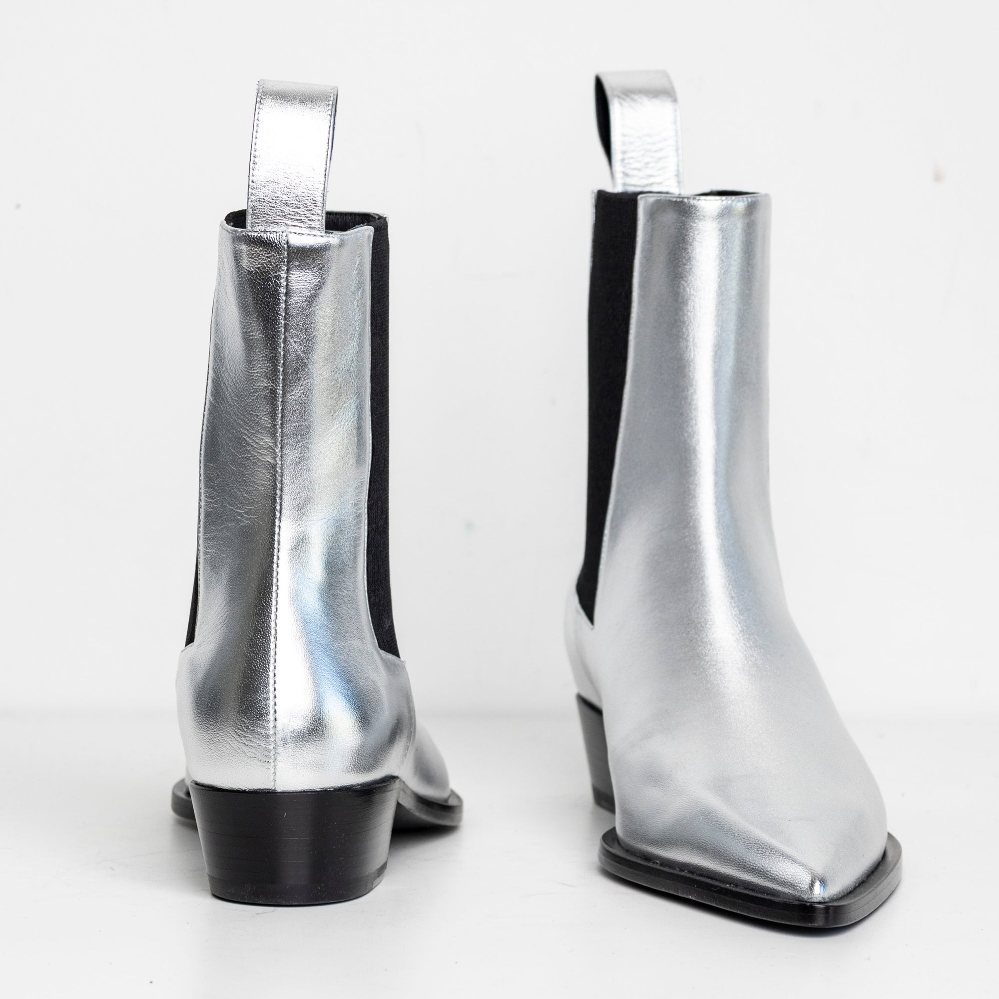 Sharp Chelsea Boots Silver EU40 (Like New)