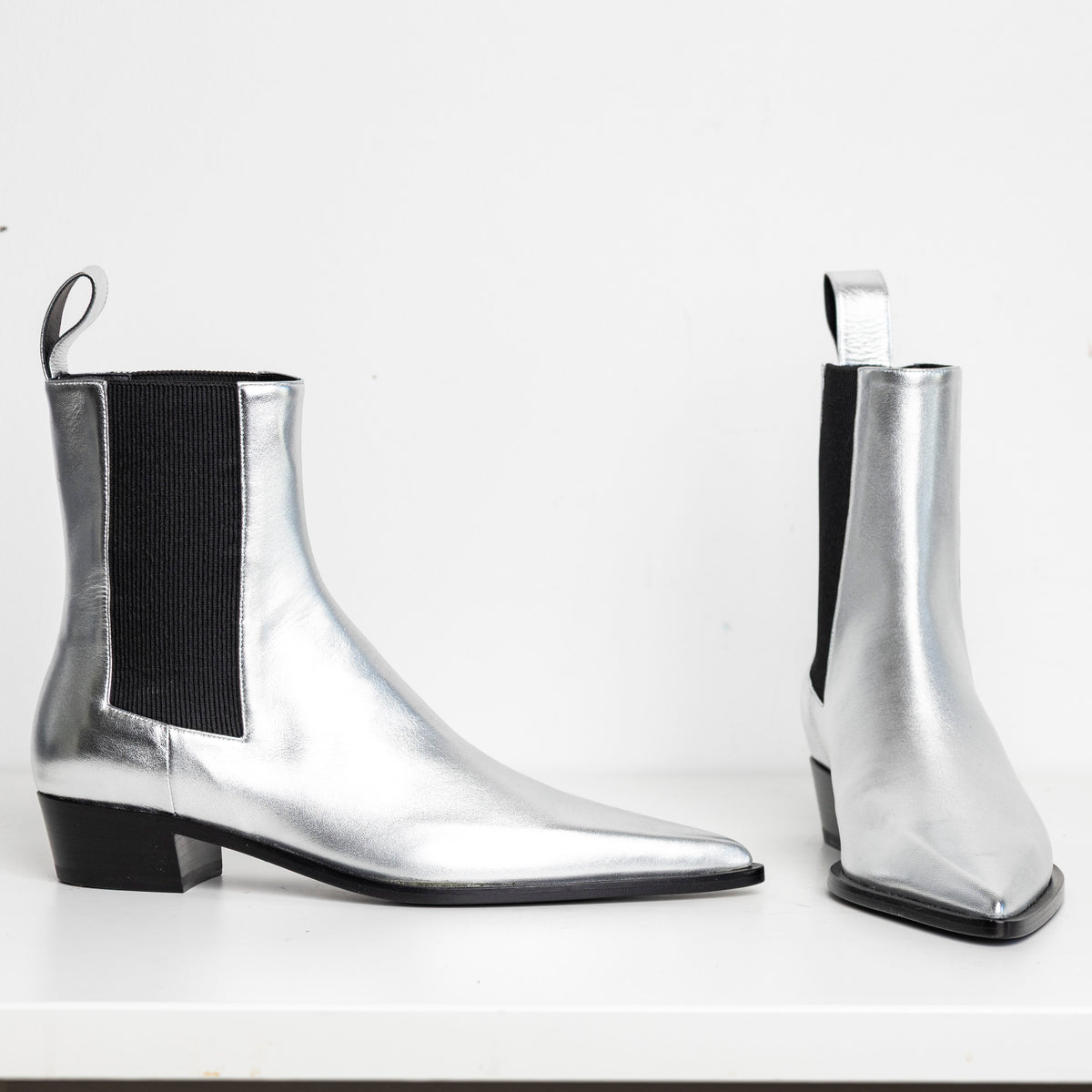 Sharp Chelsea Boots Silver EU40 (Like New)