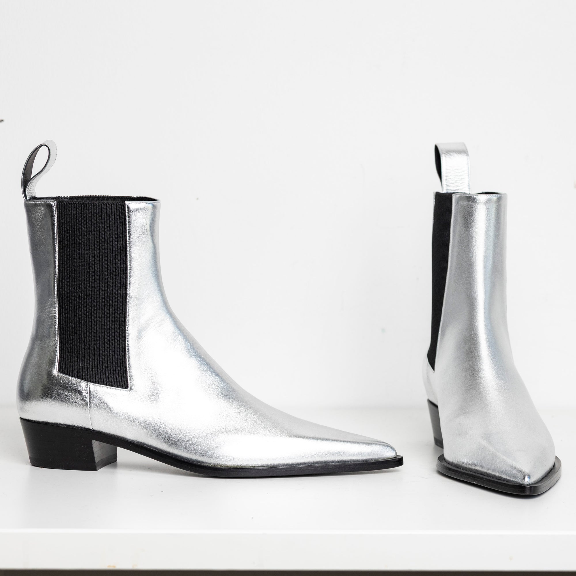 Sharp Chelsea Boots Silver EU40 (Like New)