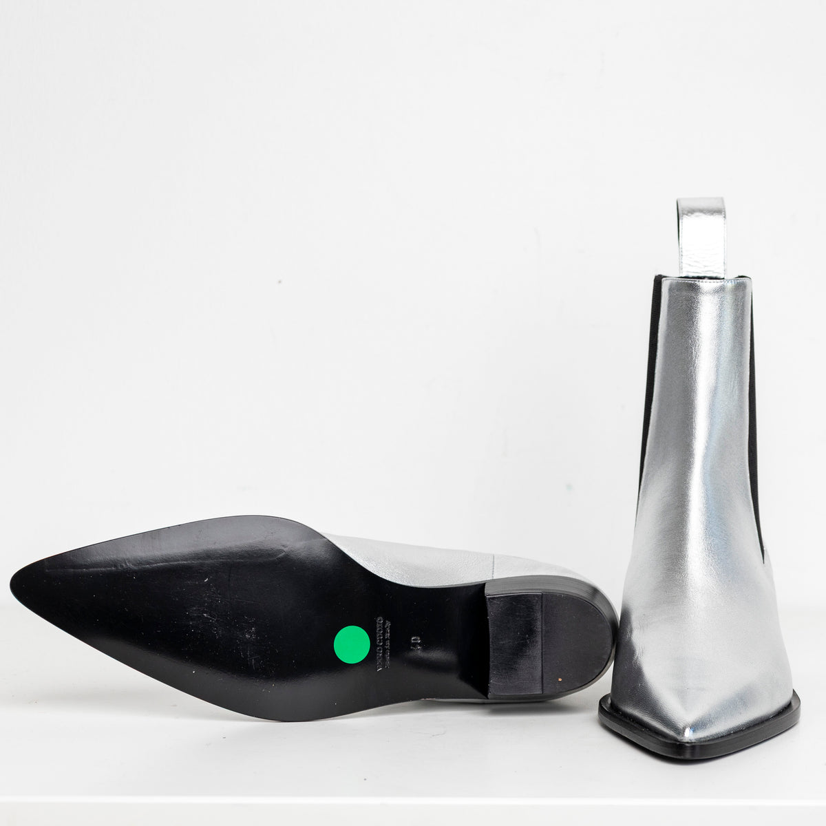 Sharp Chelsea Boots Silver EU40 (Like New)