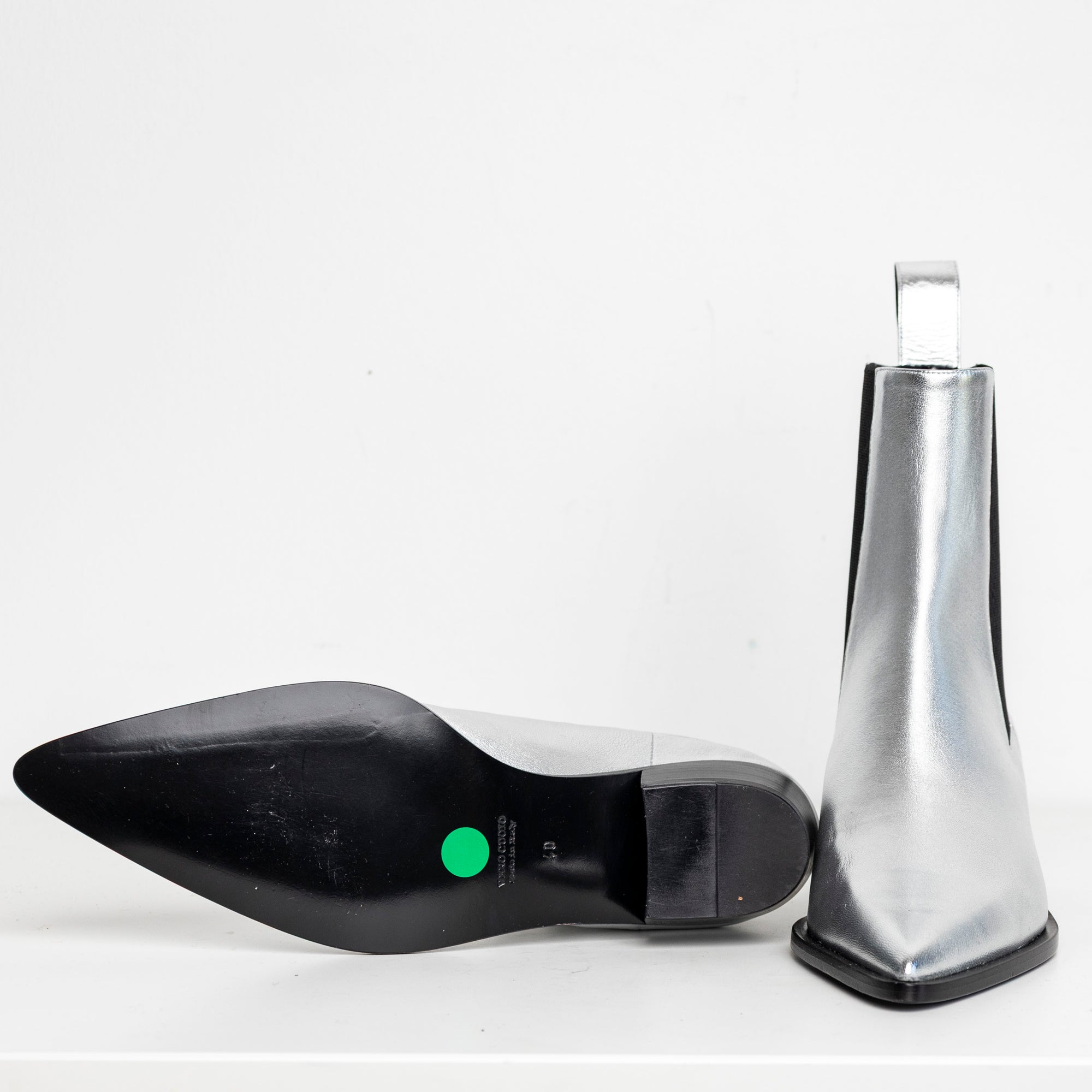 Sharp Chelsea Boots Silver EU40 (Like New)