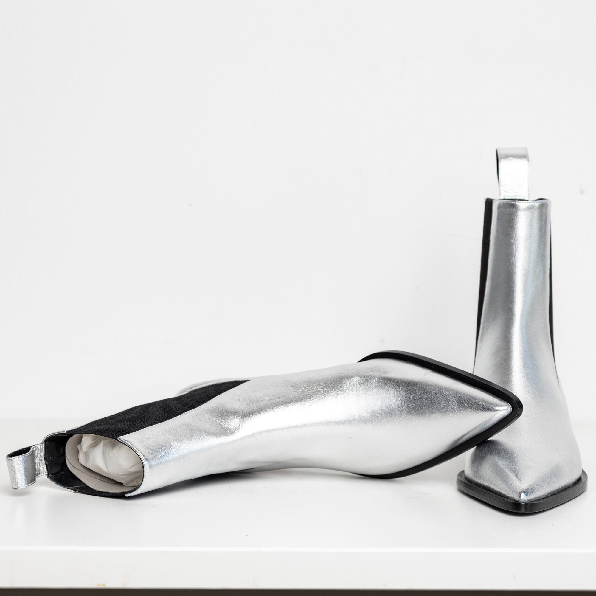 Sharp Chelsea Boots Silver EU40 (Like New)