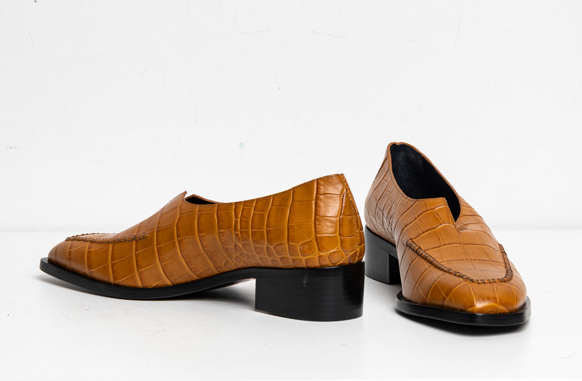 V-Neck Loafer Orange Croc EU40 #1 (Like New)