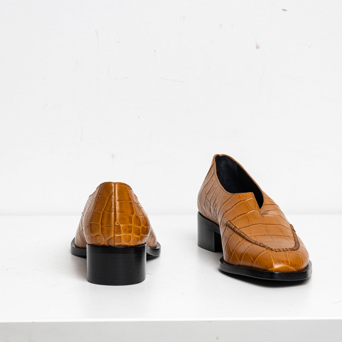 V-Neck Loafer Orange Croc EU40 #1 (Like New)