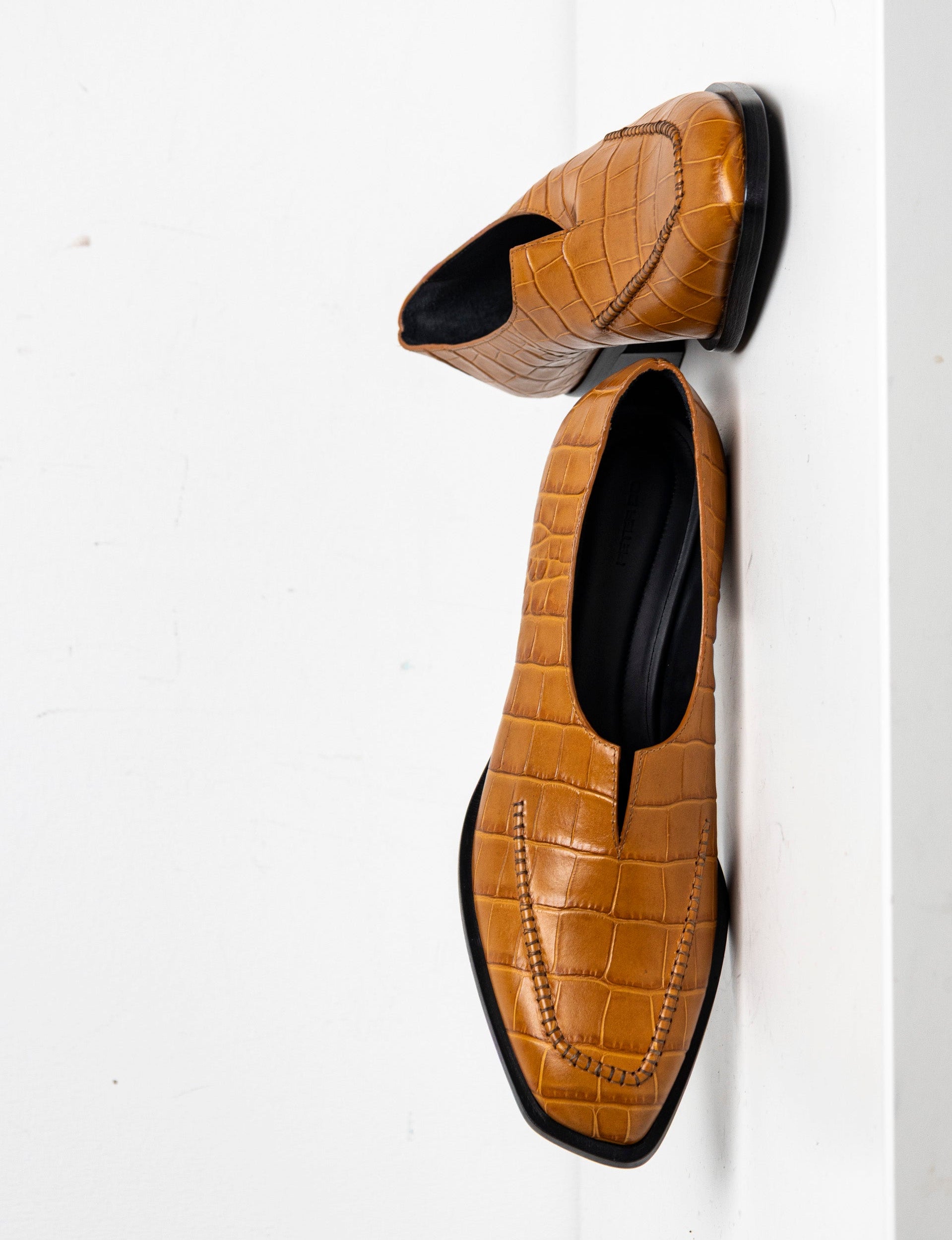 V-Neck Loafer Orange Croc EU40 #1 (Like New)