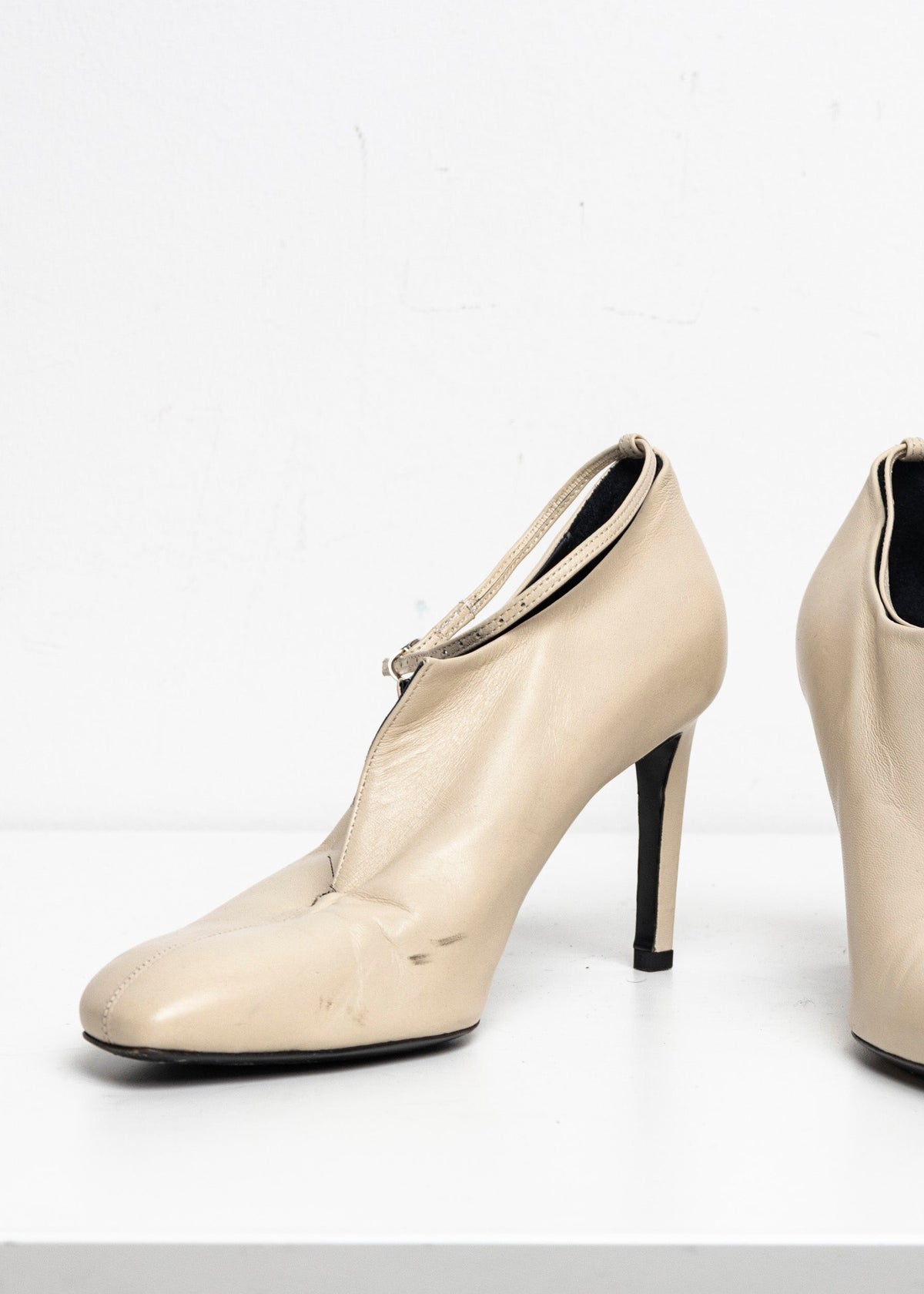 V-Neck Pump Cream EU40