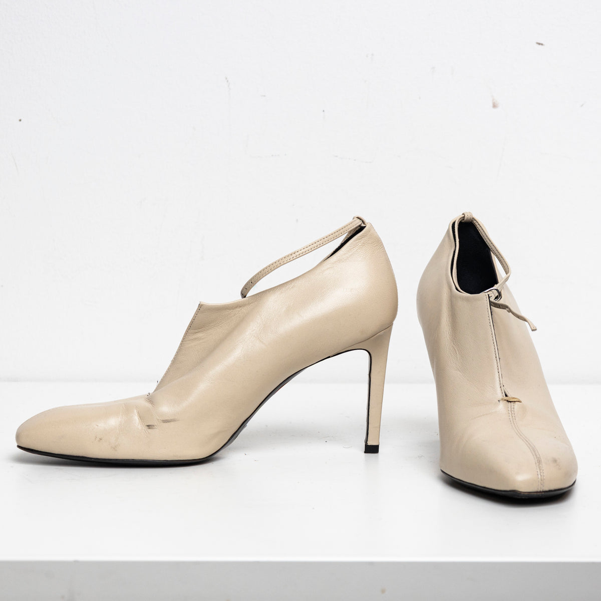 V-Neck Pump Cream EU40