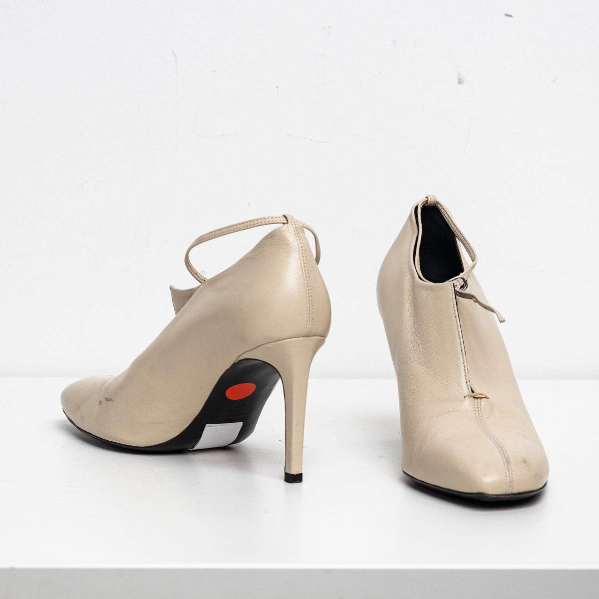 V-Neck Pump Cream EU40