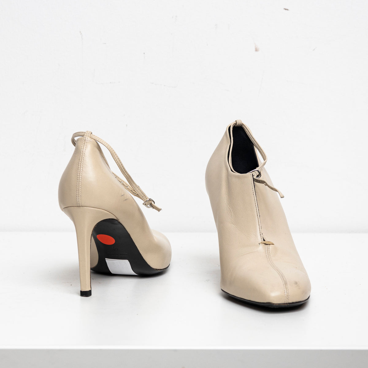 V-Neck Pump Cream EU40