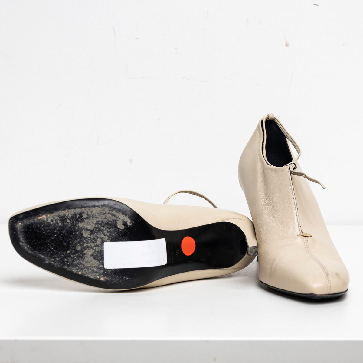 V-Neck Pump Cream EU40