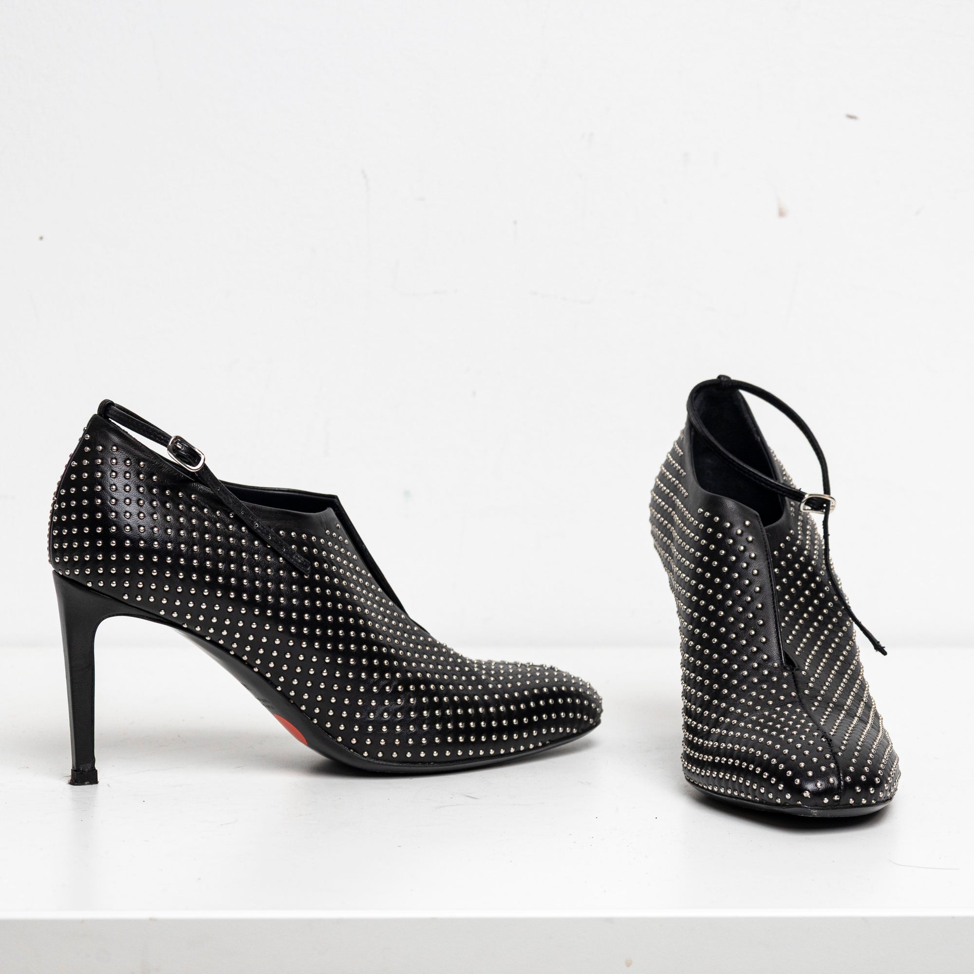 V-Neck Pump Studded EU40