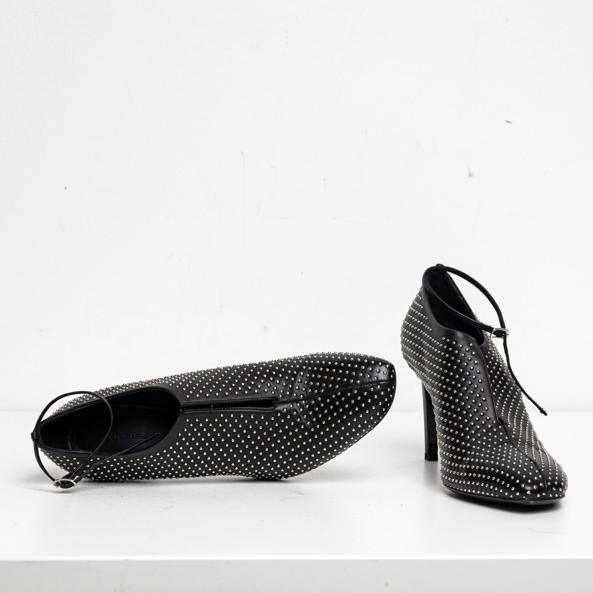 V-Neck Pump Studded EU40