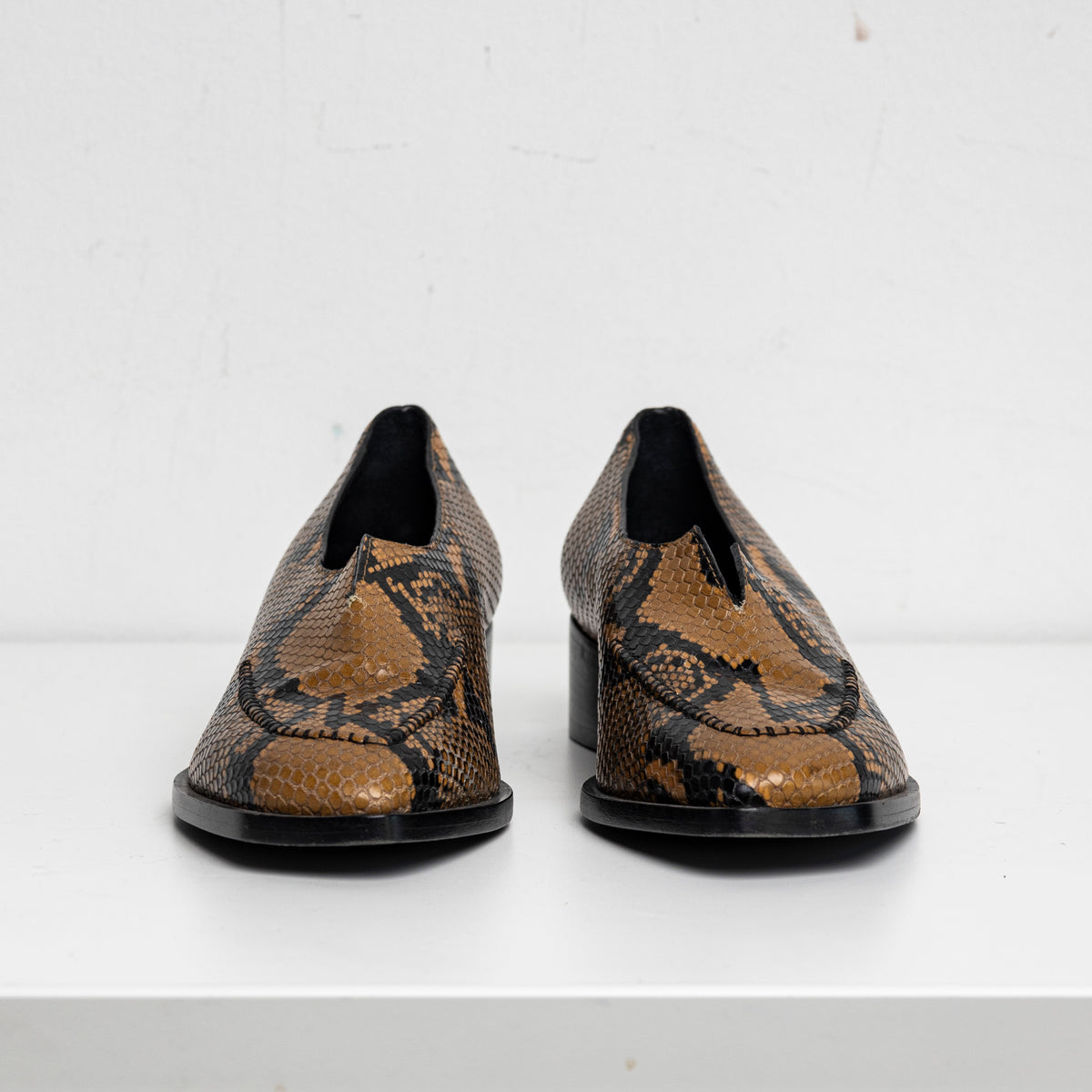 V-Neck Loafer Brown Snake EU40