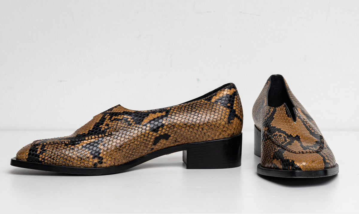 V-Neck Loafer Brown Snake EU40