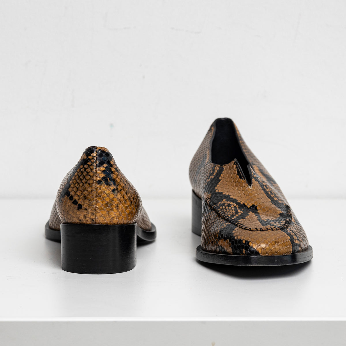 V-Neck Loafer Brown Snake EU40