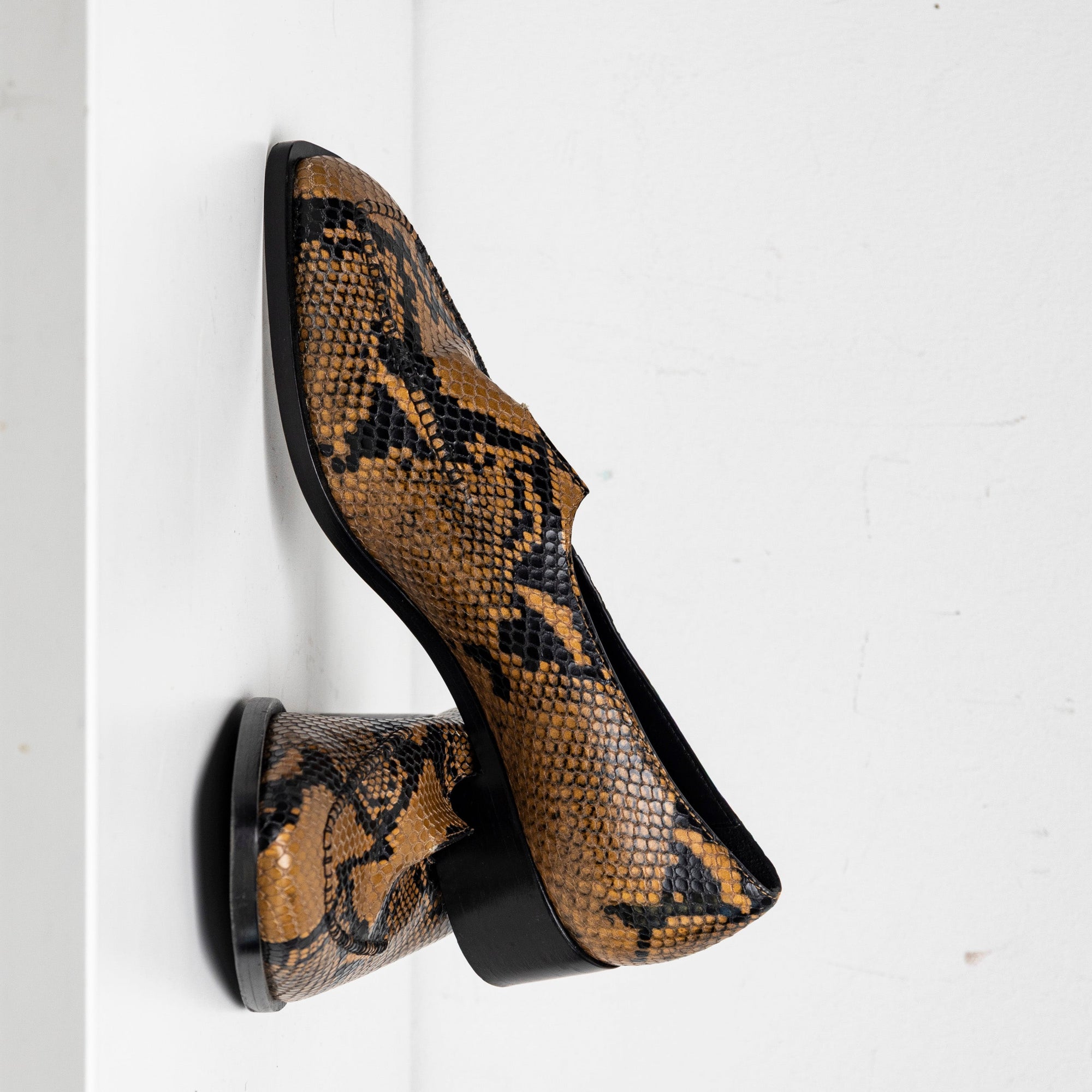 V-Neck Loafer Brown Snake EU40