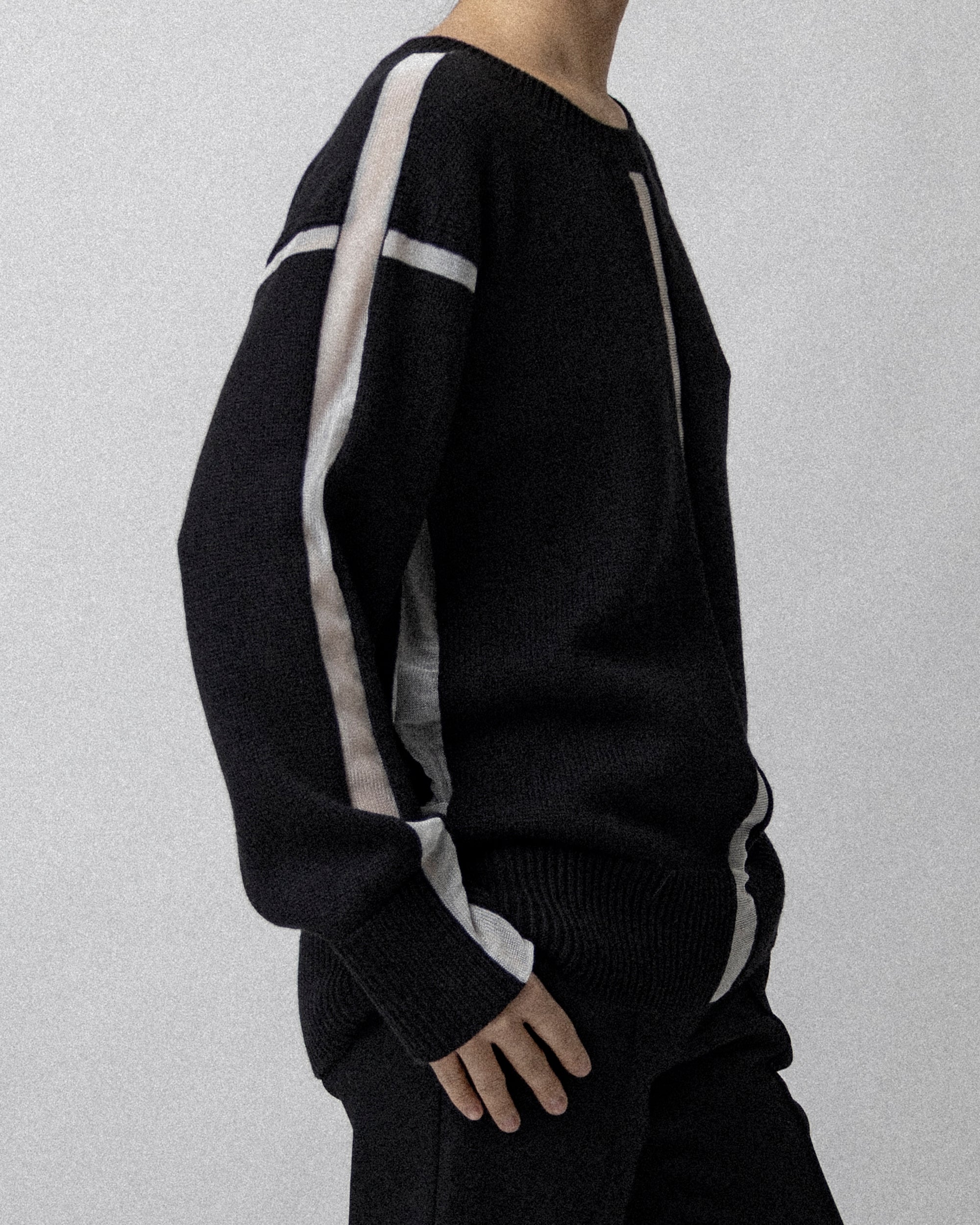 Panel Crew Neck Sweater Black / Clear Cross Shoulder 23''