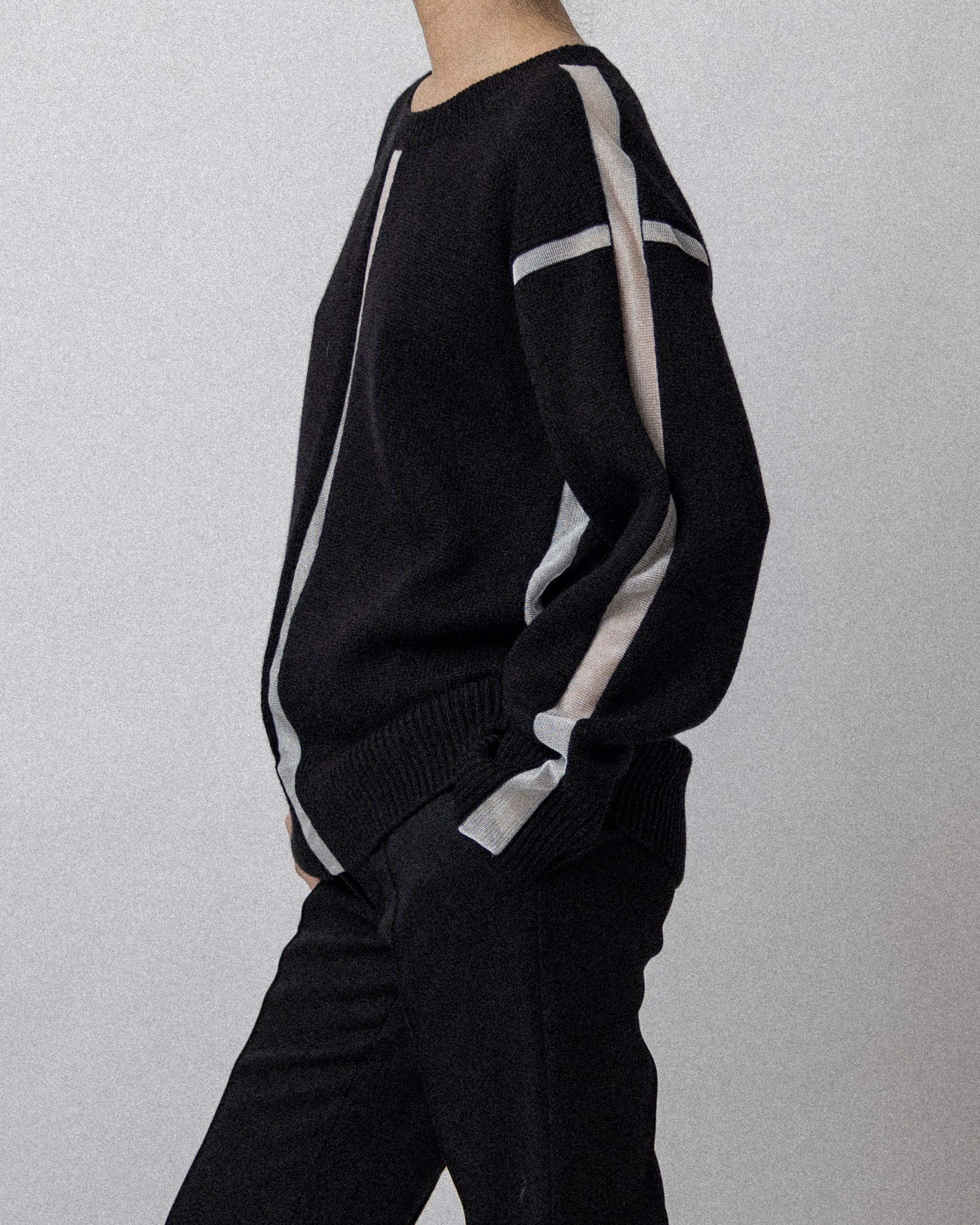 Panel Crew Neck Sweater Black / Clear Cross Shoulder 23''